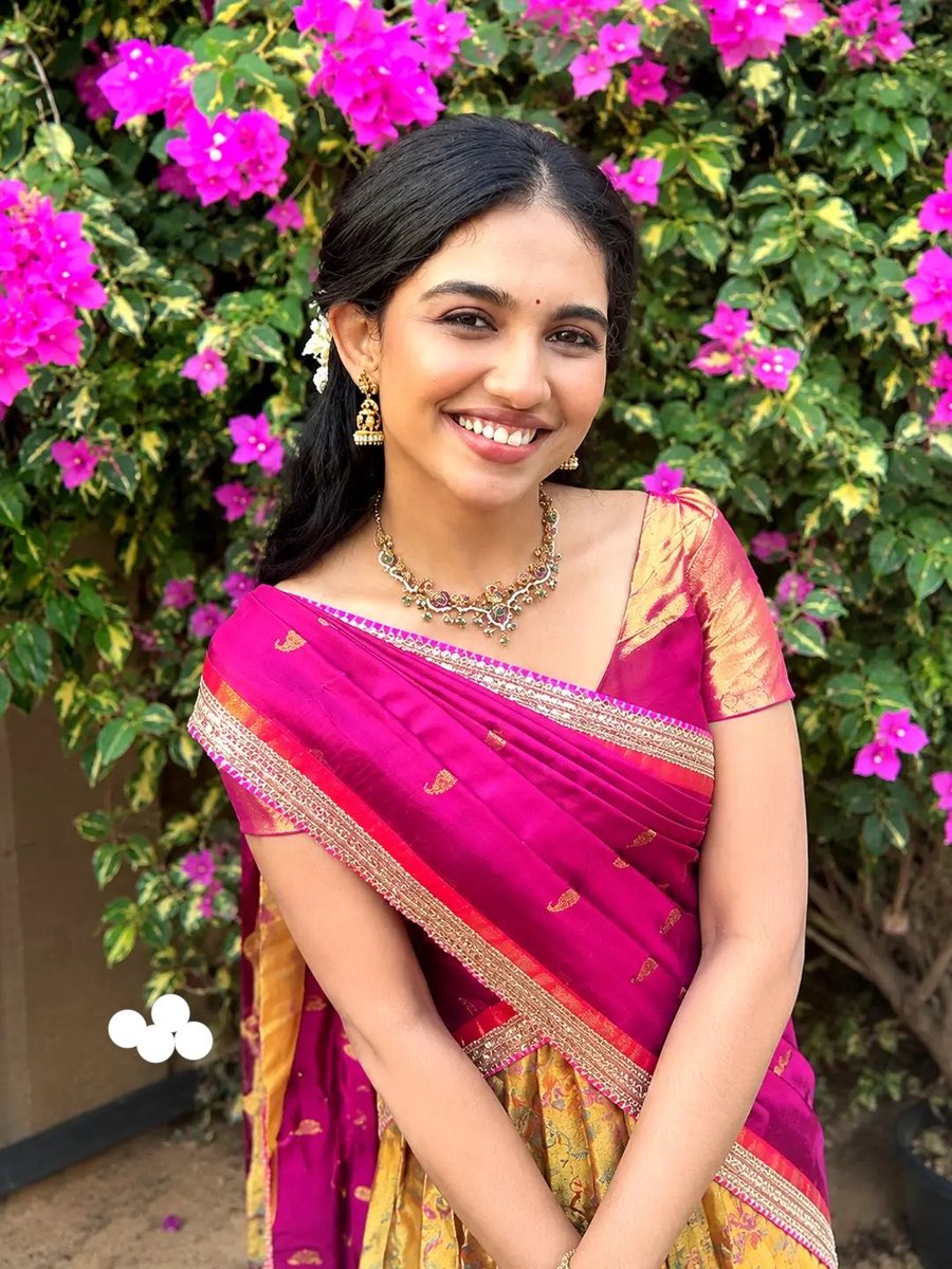 Slayersslot's tweet photo. Unpopular opinion : Mamitha Baiju in saree better than any other actresses https://t.co/MYLf6Y8yYa