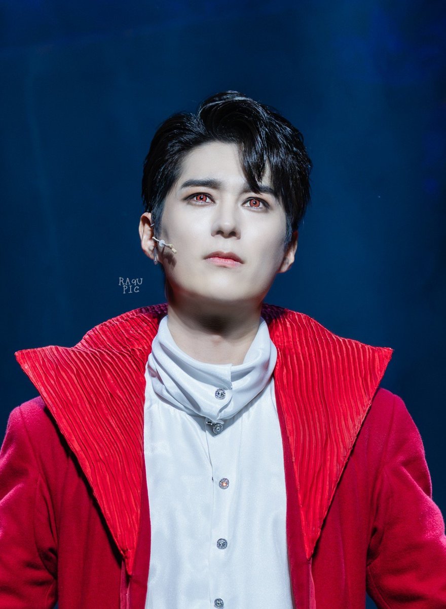 PicRaQq's tweet photo. 261010 뮤지컬 #드라큘라 #커튼콜

드라큘라 役 / #전동석 https://t.co/TlSK1VCynw