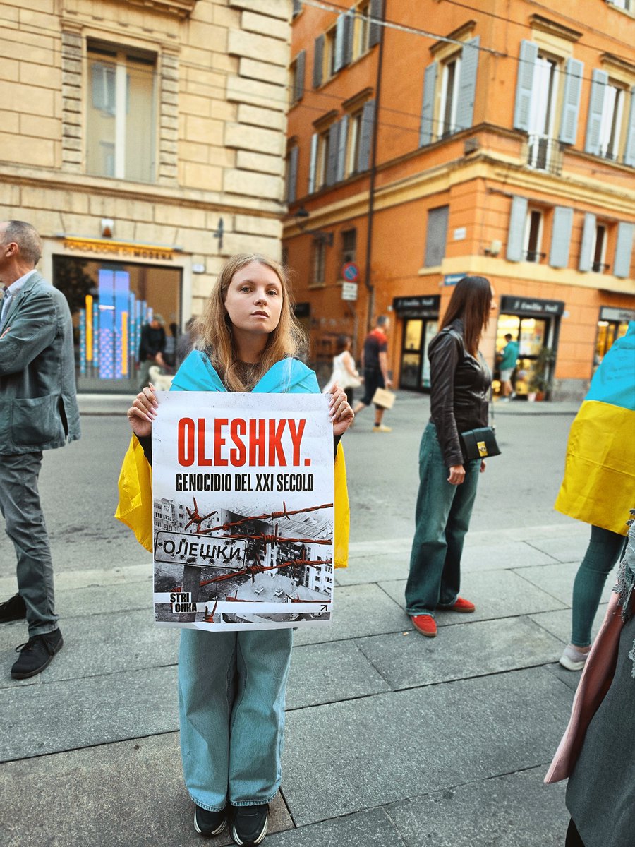 Gyruum's tweet photo. Siamo alla manifestazione a Modena per Oleshky, grazie a chi sta al nostro fianco, grazie a chi non dimentica. NON SMETTIAMO DI PARLARE DEI CRIMINI RUSSI, IL SILENZIO UCCIDE 💔 https://t.co/5cUo4dFkaS