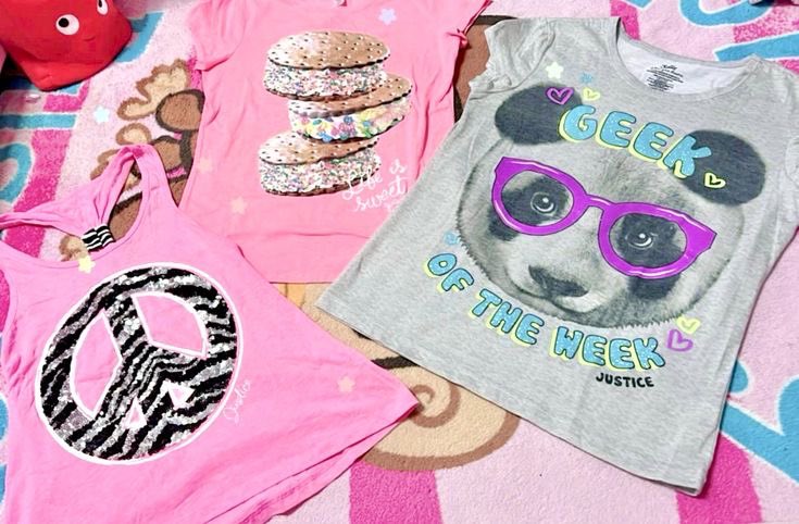 dollfacecreme's tweet photo. POV: stuff you would buy at the mall as a tween/preteen in the 2010s 🍬🍭 https://t.co/DjeSUHauZ6