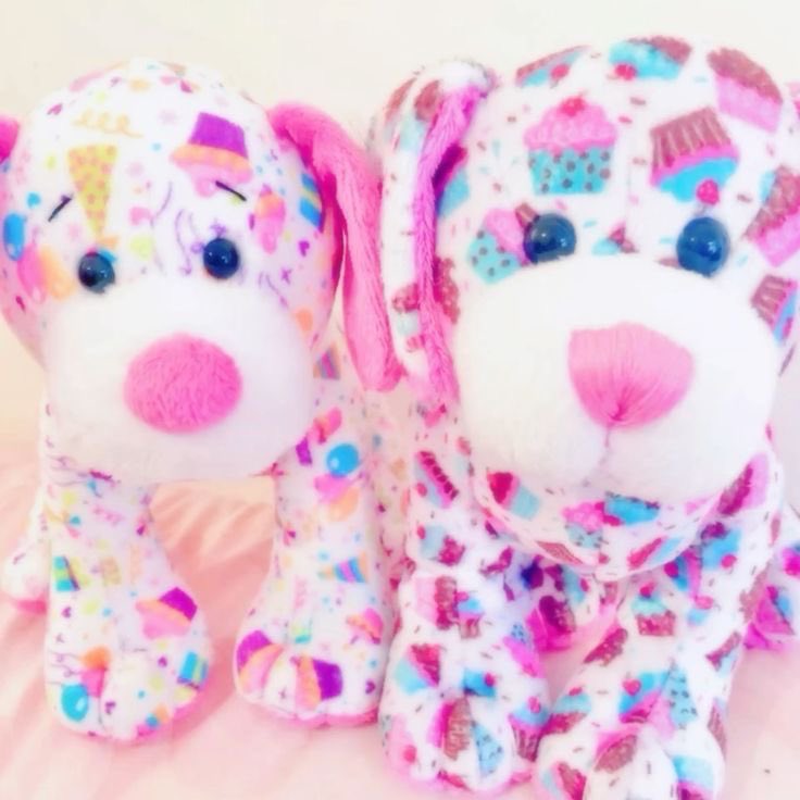 dollfacecreme's tweet photo. POV: stuff you would buy at the mall as a tween/preteen in the 2010s 🍬🍭 https://t.co/DjeSUHauZ6