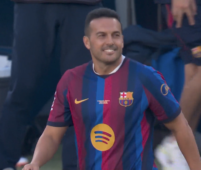 TouchlineX's tweet photo. 📸 - Pedro is getting HONORED after retiring from football.

THIS MAN IS A BARÇA LEGEND! ❤️ https://t.co/3ye2PR4Byt