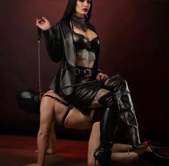 MistressDafgz2's tweet photo. Ready to be your mistress stool slave? https://t.co/1jhmi6HiVw