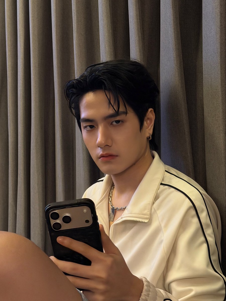 Jamessu_w's tweet photo. ปากดีคัก เอาแต่พอดีเด้อนันเด้อ

MR FANBOY CHAPTER 7
#MrFanboyEP7 https://t.co/rfiJT24WvO