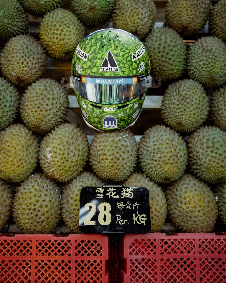 Aplbon's tweet photo. Wait, is it allowed for a durian to stand out this much? https://t.co/AcPmKkw4NQ