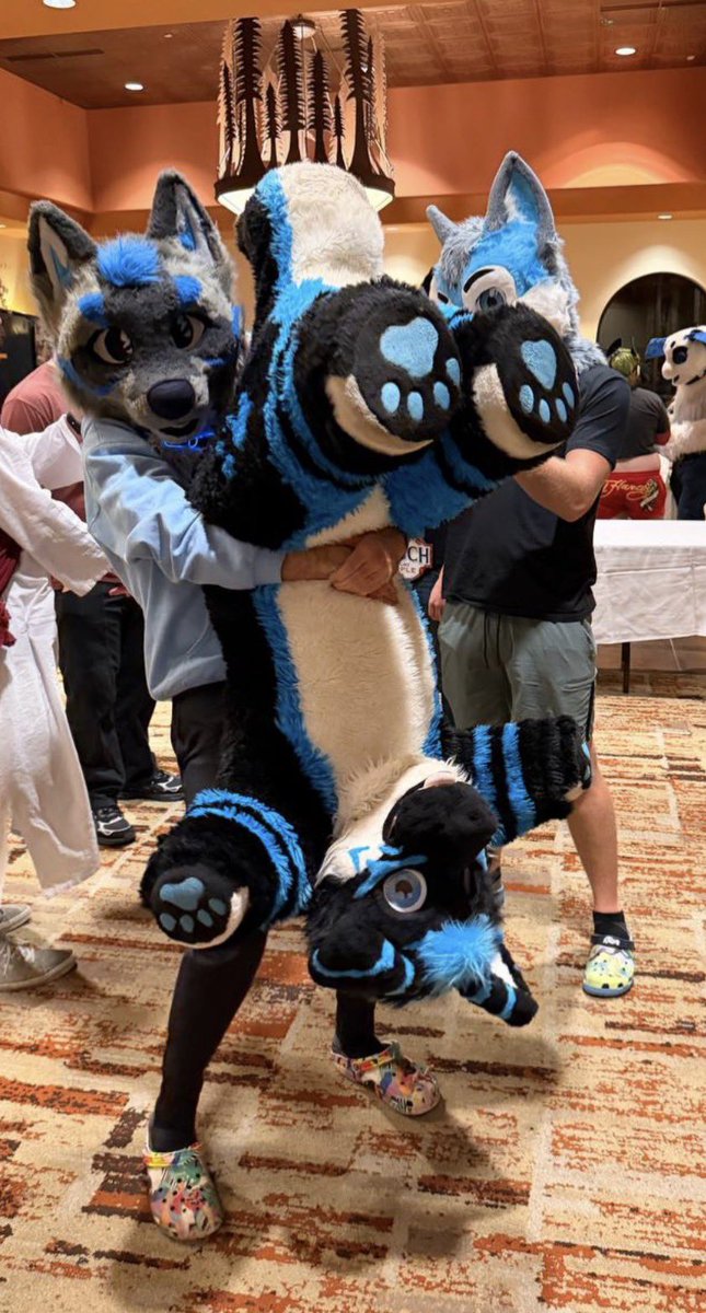 DevlockDaDragon's tweet photo. @SkuchaMutt and I finally found each other! https://t.co/2x1FoOffvJ