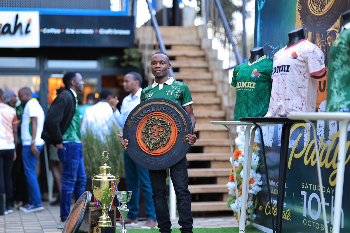 omujuma's tweet photo. A Back2Back pareee. #FeelTheBean 

📸: @misskatanisa https://t.co/q2b1qs2HIx