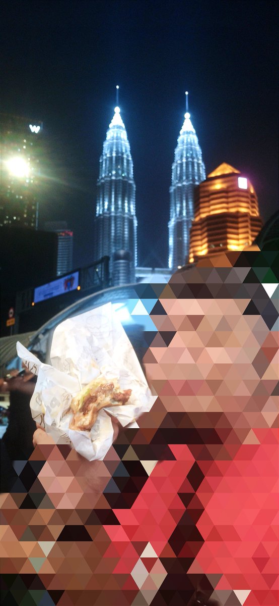 totomoyo's tweet photo. local idol, local food, local icon, local spot
#starwish
#ramlyburger
#klcc
#kampungbaru https://t.co/d7CWcEIfcv