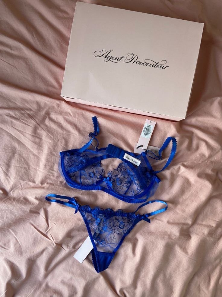 Roadkxng's tweet photo. ㅤㅤㅤㅤ
Selamat menikah untuk Selene dan Vincent, berkah selalu apalagi malem pertama uhuy. Salam dari kami maaf ndak bisa hadir. Bahagia terus ya. 💐
#SVBloominOct
@integralous @FlAUNlST
ㅤㅤ https://t.co/1pMRRe6z66