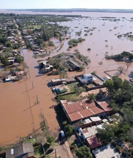 Point__Pop's tweet photo. Rio transborda no Rio Grande Do Sul e 400 pessoas precisam sair de casa. https://t.co/RteEcHllDx