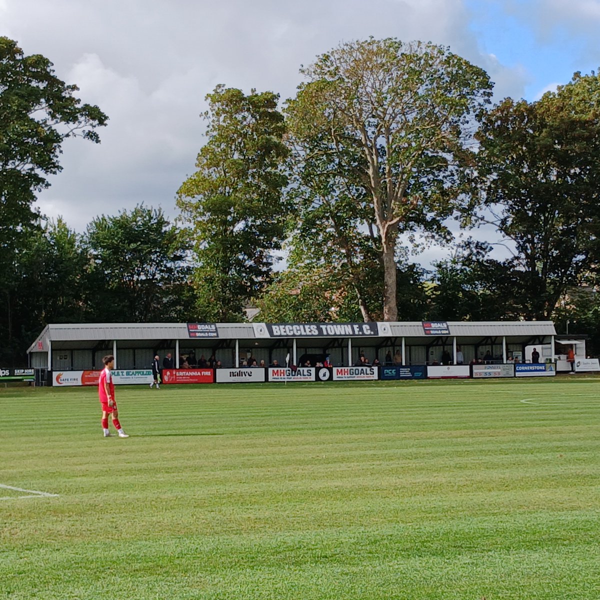 Sebpercelodge's tweet photo. Todays #groundhopping saw me at @BecclesFC 8-1 @Swaffham_TownFC . Visitors blown away in the opening 20 minutes and never recovered. Fair play to them, they kept going until the end.

Nice little town Beccles too https://t.co/sHrjlKgNwv