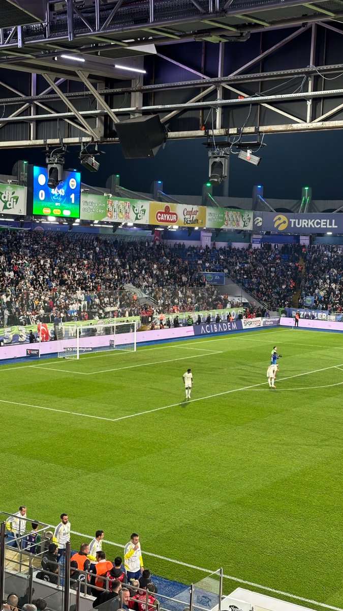 tiranquilo's tweet photo. Rizesporlu rolünü o kadar iyi oynuyordum ki Rizespor top kazanınca alkışlıyordum https://t.co/fQC1AKckmw