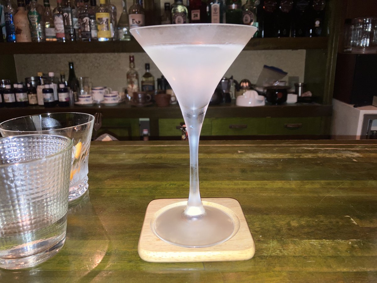 Jun_IPA's tweet photo. バレクステン・ボタニカルジンをベースに即興カクテルを作っていただきました。ラストワードのツイストでシャルトリューズをアブサンに換えてあります。トップノートはウッディですぐにジュニパーの苦味が主張、後味は柑橘の酸味を伴うハーバルな香りです。

#TGLC
#お酒
#洋酒
#ジン
#クラフトジン https://t.co/eQcVhPanOj