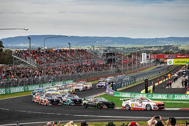 matisanchez's tweet photo. Esta noche 21.30 🇦🇷 19.30 🇨🇴 se corren los 1000 kms de Bathurst del @supercars australiano 

Costo mensual de la suscripción al canal oficial de YouTube: $200 🇦🇷 (si, leiste bien)

Link a la transmisión de hoy
https://t.co/kcMMyMFp9c https://t.co/AGfx2hEyDR