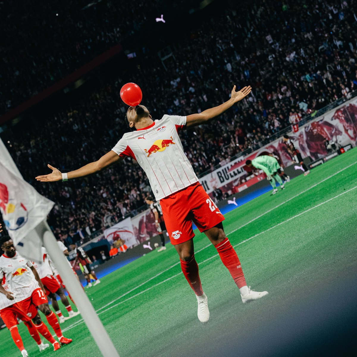 RBLeipzig's tweet photo. Der Frankfurt-Schreck 🎈👐

#RBLSGE #Bundesliga https://t.co/I5OZxMAGvF