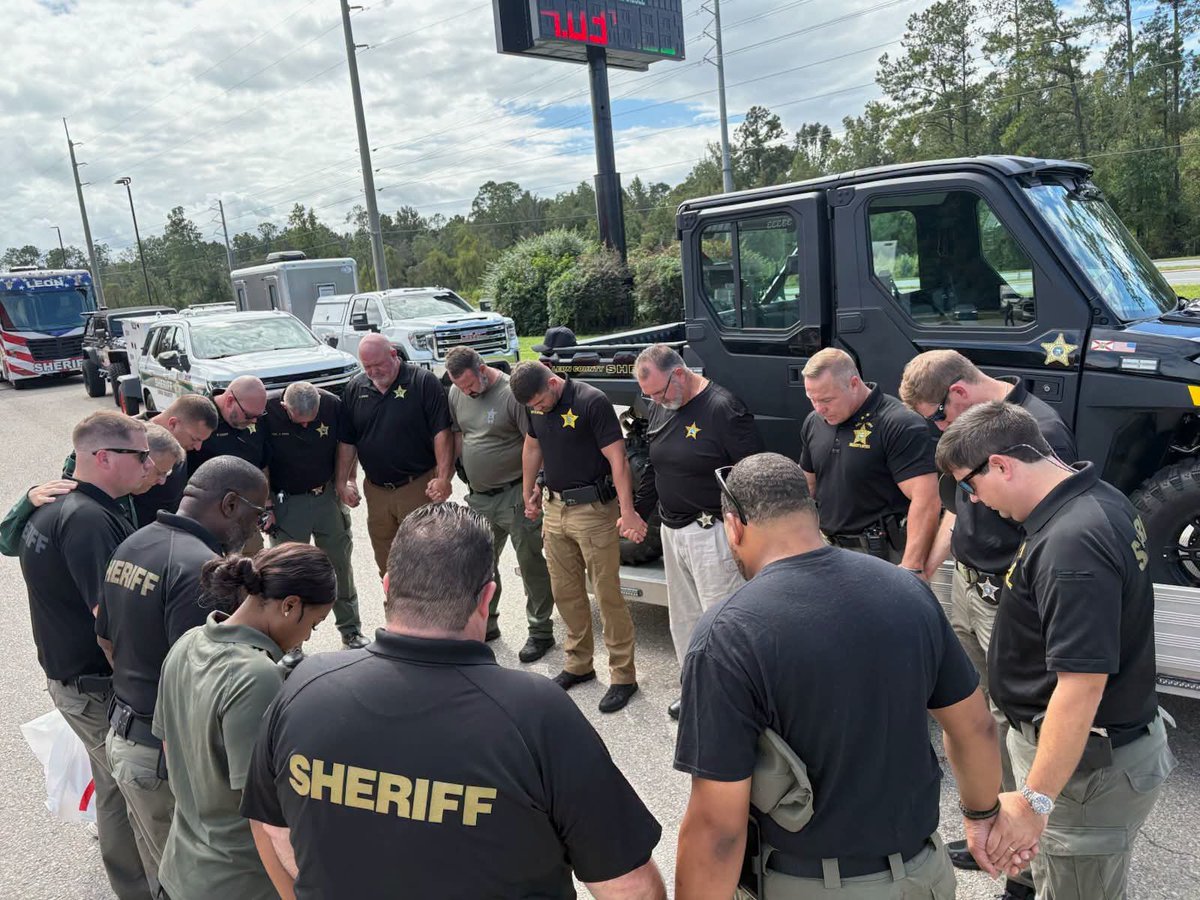 FLSheriffs's tweet photo. The Florida Sheriffs Association Task Force allows for sheriffs from all over the state to stand with one another and become a force multiplier to assist with rescue and recovery efforts for communities that have been impacted.

Prayers for a safe deployment.

#Hurricane #Isaias https://t.co/0itJp9tsM6