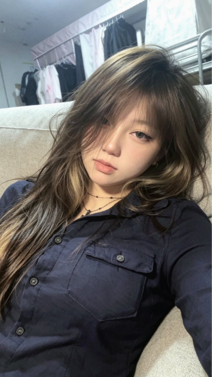 Yan3we's tweet photo. 看到之前的照片又想染头发了💇‍♀️ #wlw #le https://t.co/s1zc5vv6JN