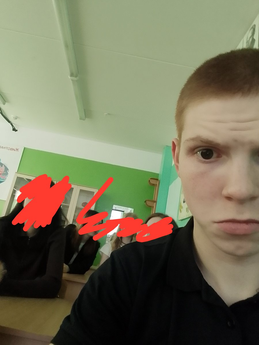 BulockaSev50860's tweet photo. Рыжий справа — мой лучший друг и приятнейший для меня человек. Да данной фотокарточке, он спиздил мой телефончик и сделал забавное фото. https://t.co/4OHwlBqoys