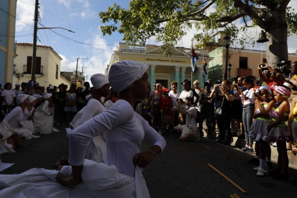 mariofsabines's tweet photo. ¡Comenzó la Semana de la Cultura en #Matanzas!

Un vistoso pasacalles recorrió el centro de la ciudad llenando de música, color y tradición a la Atenas de Cuba.

Rumbo al 333 aniversario, la cultura sigue siendo nuestra mejor trinchera.

#333Matanzas #MatancerosEnVictoria https://t.co/k7mObisBaD