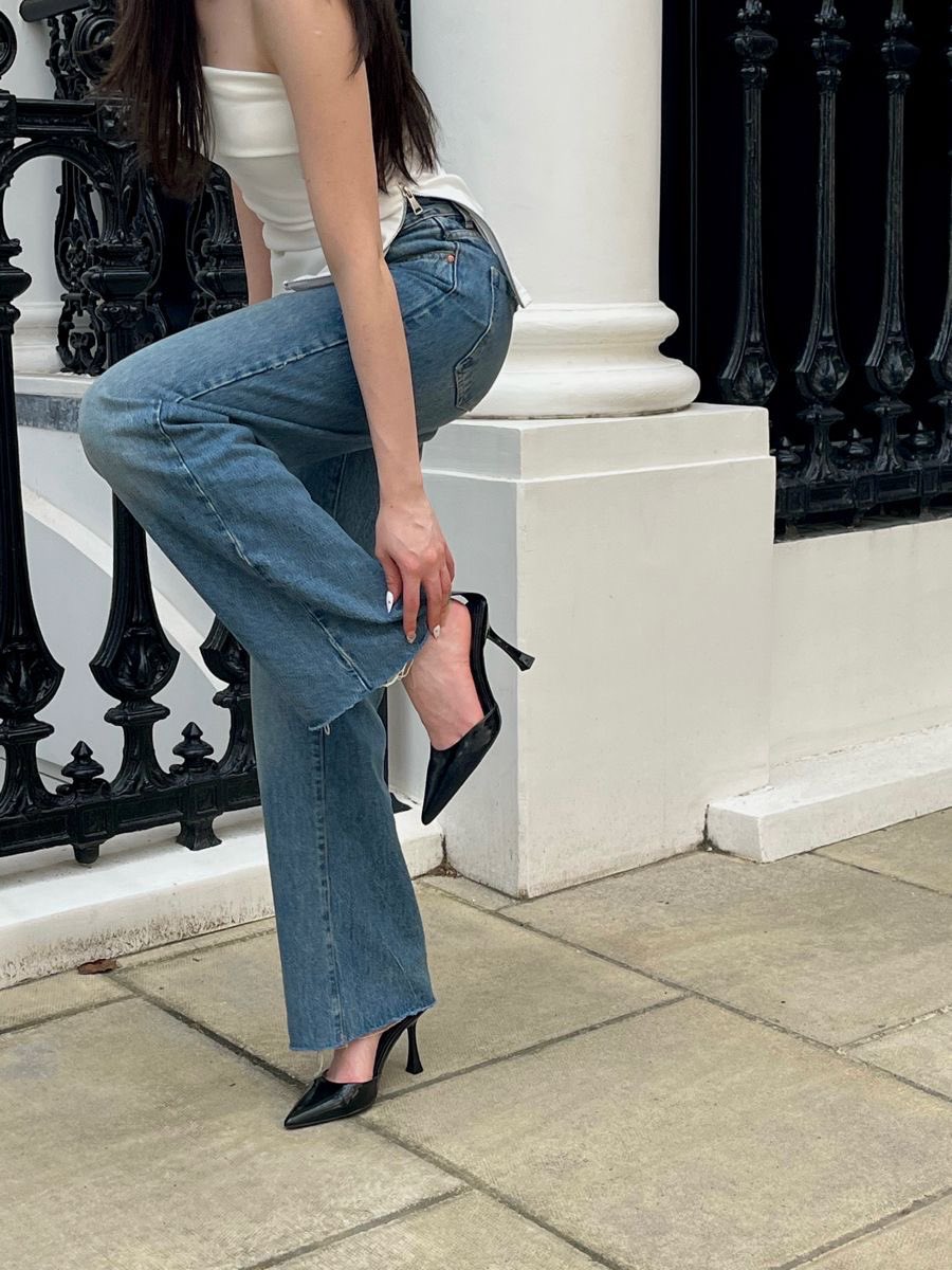 Diorgirlx's tweet photo. heels &amp; jeans combo>> https://t.co/0Wzo39k9SN