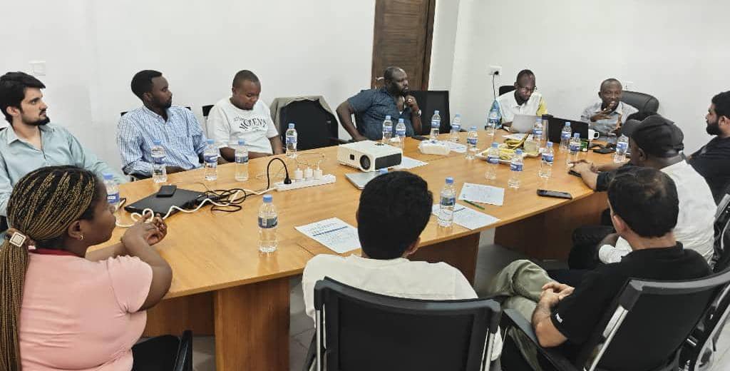 rwanda_mining's tweet photo. Yesterday in Rubavu, @rwanda_mining met with gemstone traders to discuss their operations and challenges.

Chairman of the West, Makombe Thierry, and ES Deus Kayitakirwa, led the fruitful meeting aimed at fostering growth in Rwanda’s gemstone sector. 

#MiningIndustry #Gemstones https://t.co/muRmsRVKQv