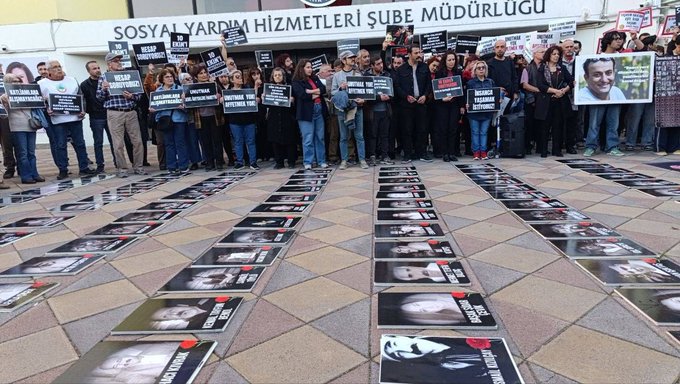 SurucAileleri's tweet photo. #10Ekim11Yıl

Gömeç, Antakya, Dersim, Eskişehir'de barış güvercinlerini anmak için bir araya geldik.

10 Ekim'in hesabı sorulacak! https://t.co/YUatVEe8zQ