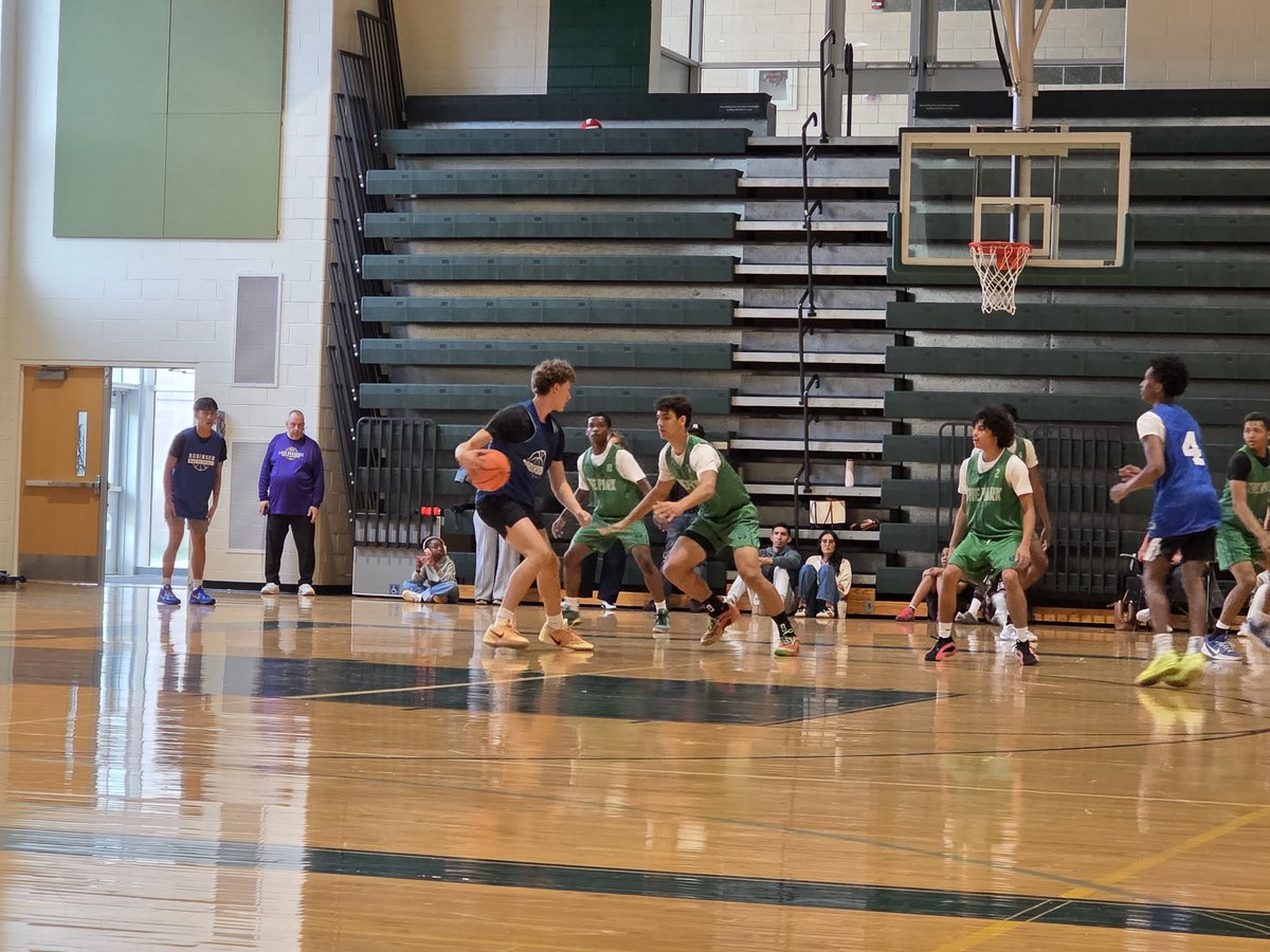 novahoopsCom's tweet photo. Forest Park-Robinson a good midday matchup now--both teams feature promising sophomore bigs.
The Bruins' guards are tough when they lock in defensively. Rams doing a great job cpntaining them so far though, lead 14-10 early. https://t.co/dmpfwODa5u