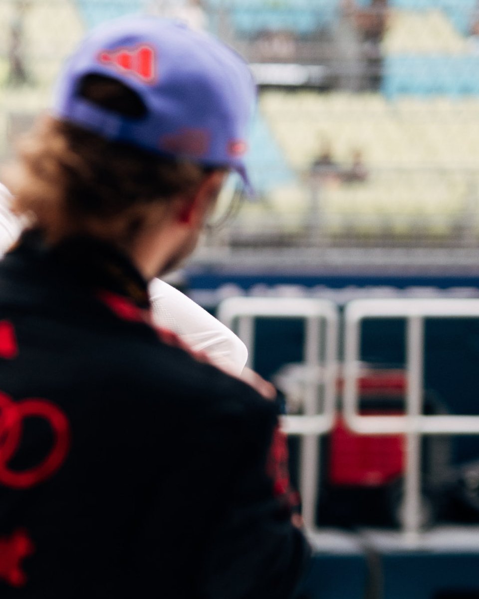 audif1_'s tweet photo. Our Saturday highlights, from the final Sprint to Qualifying under the Singapore lights.

Read about our day: https://t.co/SwRDLlXNlT https://t.co/wsD1s1IYxk