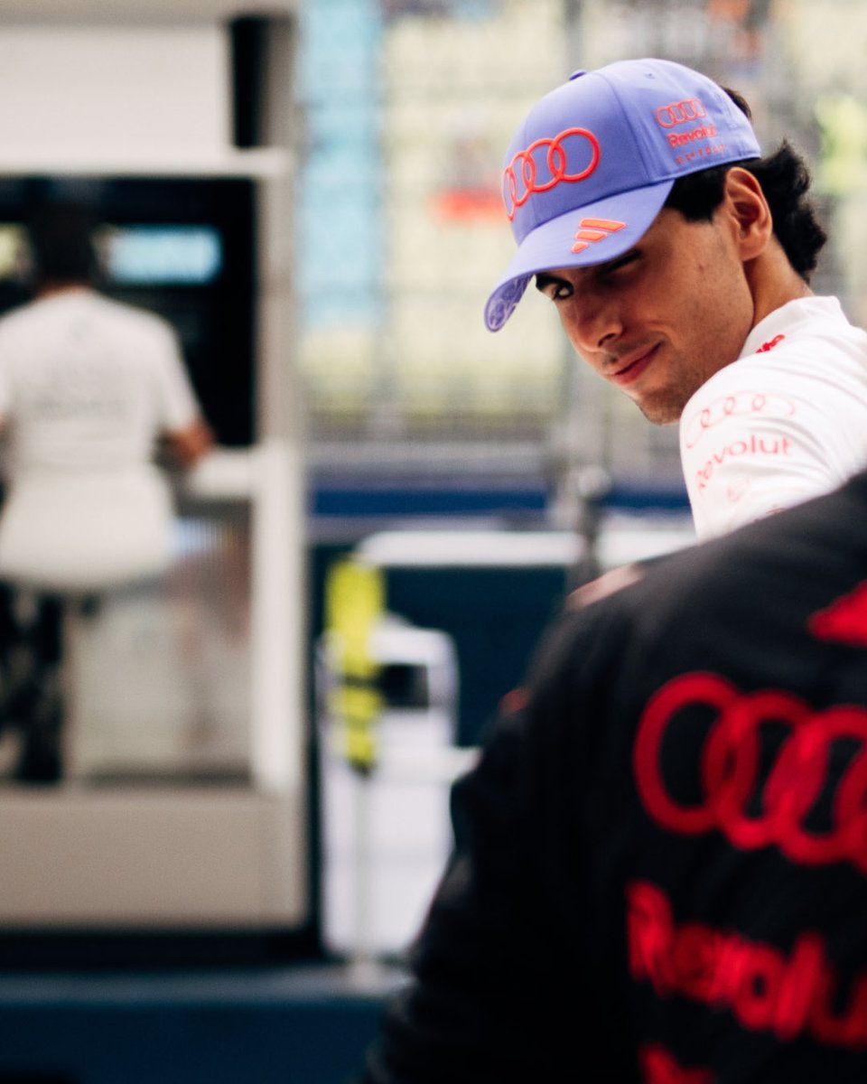 audif1_'s tweet photo. Our Saturday highlights, from the final Sprint to Qualifying under the Singapore lights.

Read about our day: https://t.co/SwRDLlXNlT https://t.co/wsD1s1IYxk