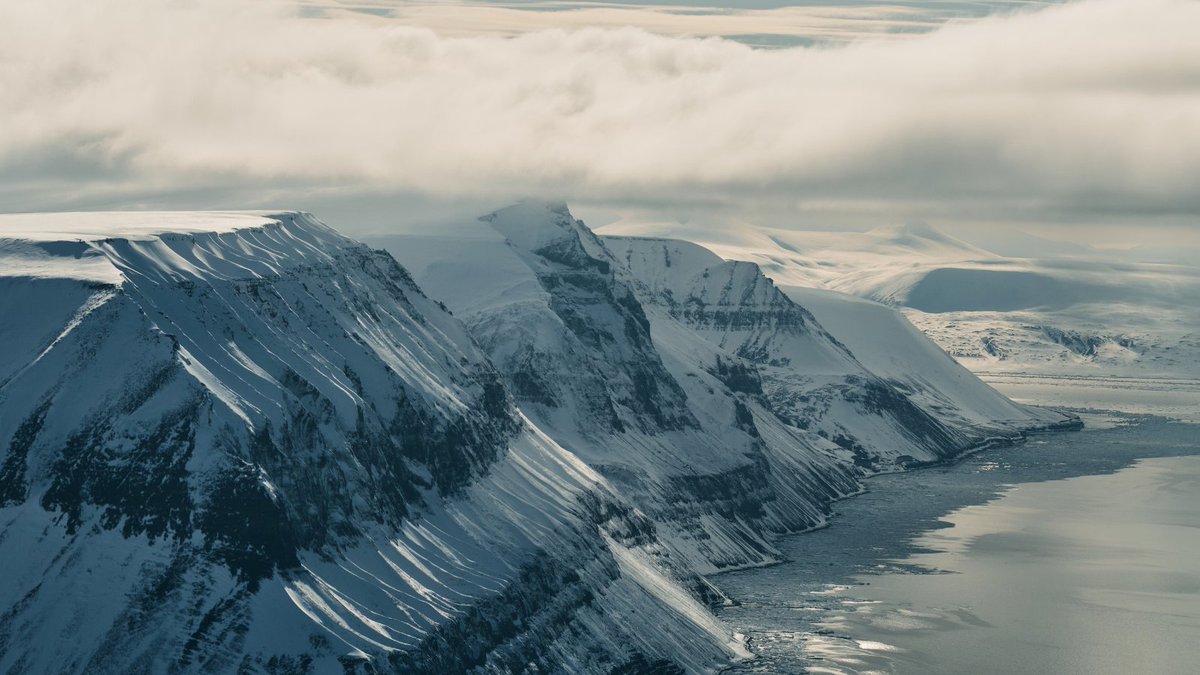 Blue_Parallel's tweet photo. More than 1,000 fjords carve through #Norway's coastline, creating one of the world's most distinctive landscapes. 🇳🇴 From Geirangerfjord to the Arctic north, each region offers a different view on the country's beauty. https://t.co/tsWwROHgPC #NordicTravel https://t.co/EPvG3g3I7W