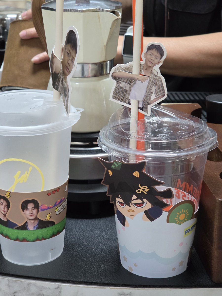 wrrsspace's tweet photo. JSU SPACE 10.10.2027

มีเวลาว่างไปรับพลังดีๆ จากเจสุสเปชละน้า คาเฟ่อบอุ่นน่ารักมากๆ เดินไปทางไหนก็มีแต่มวลค.น่ารัก ทั้งคนที่ไปเฟ่ ทั้งหม่าม๊าที่ตั้งใจชงน้ำให้ทุกแก้ว ทั้งสารพัดของกุ๊กกิ๊กน่าเอฟทั้งนั้นเย้ย 🍀💫🥺 https://t.co/fU47IEF2cc