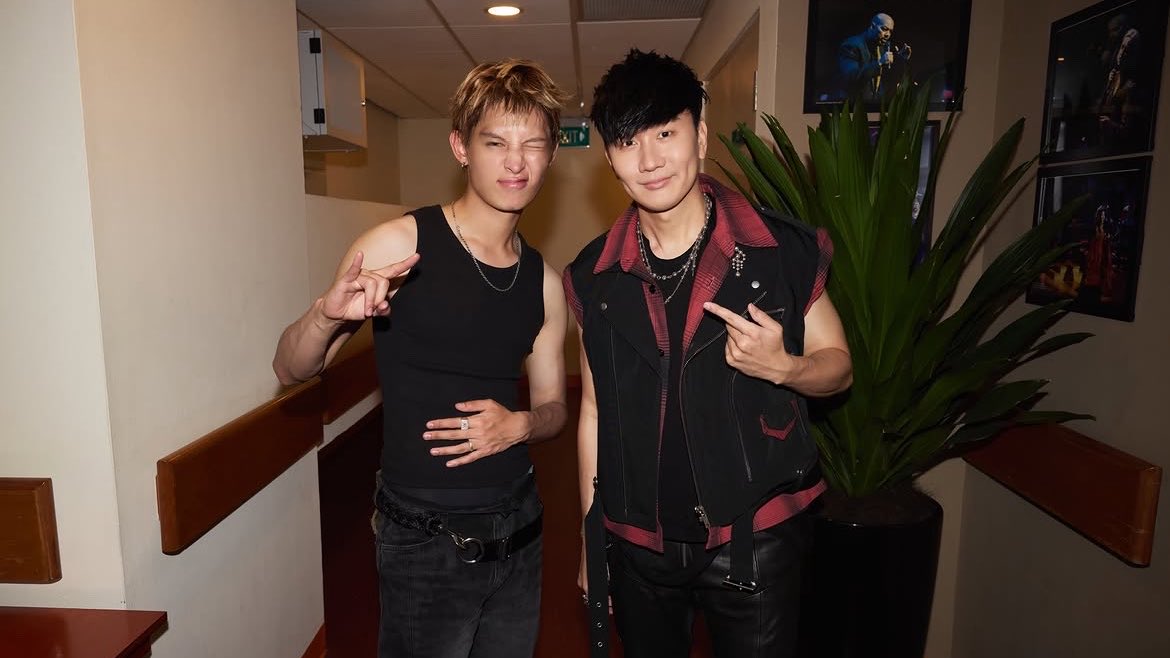zhaoyufinesheyt's tweet photo. JJ Lin (Singaporean singer) insta post with #JAMES #제임스 https://t.co/qzAJKBsS3d