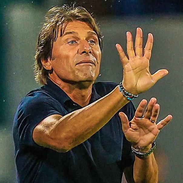 eurofootcom's tweet photo. 🗣️🇮🇹 Antonio Conte: "Barcelona? They’re doing something EXTRAORDINARY. Seeing these lads from La Masia slot in so naturally at the age of 18, in a team like Barcelona, in front of 100,000 people, and playing football with such ease makes you realise that there’s a lot of hard work behind the scenes in the youth academy, as they’re working in harmony with the manager." 

"I’d love to visit their academy. There’s a structure there. A structure that’s perfectly aligned with the first team." (@JamesHorncastle/@TheAthleticFC)