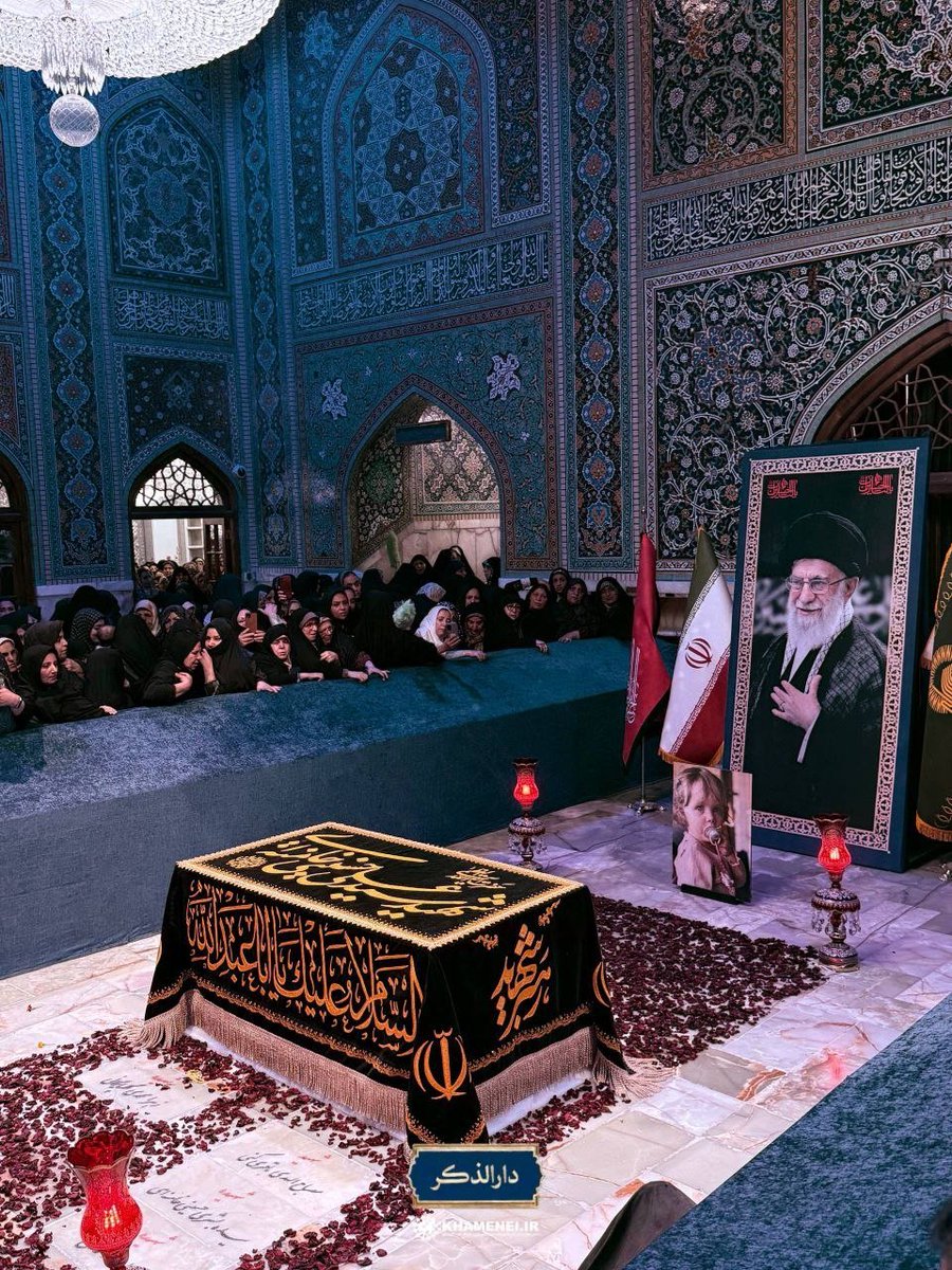 daarozekr's tweet photo. حضور عاشقان و دلدادگان حضرت آیت‌الله العظمی شهید خامنه‌ای در جوار مزار نورانی ایشان ۱۴۰۵/۰۷/۱۸ https://t.co/yoSoY9B950
