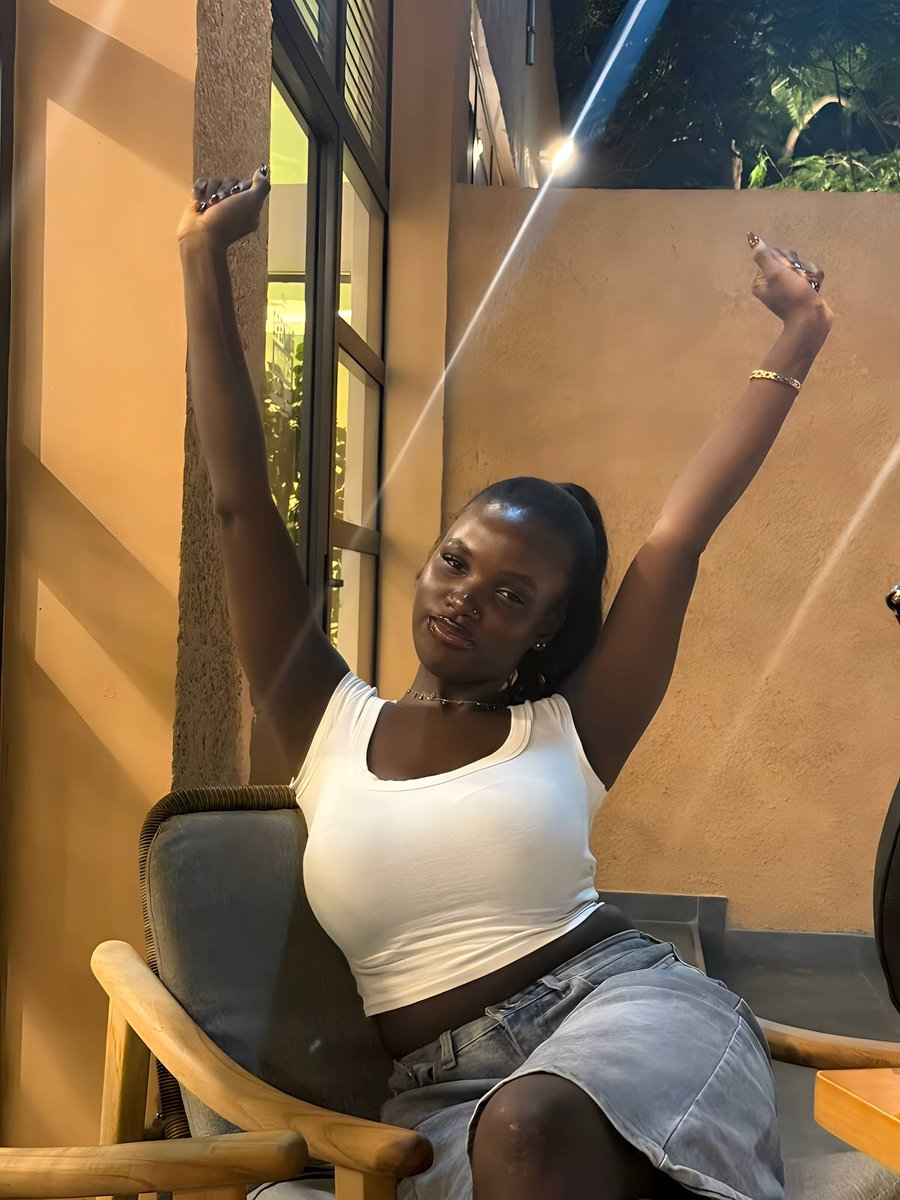 purplejola's tweet photo. Cheers to making dark skin look as luxurious as it is. 🥂 https://t.co/vTY9WaTqQc