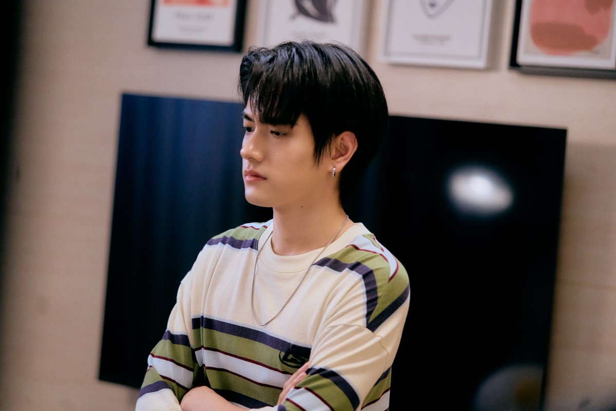 nattanaxx's tweet photo. EP.7 "เจย์"แว้บมาเเย้วววว เป็นกันยังไงบ้างครับ ชอบซีนน้องเจย์มั้ยคับพี่สาว คอมเมนต์บอกกันโหน่ยน้า นั่งดูตัวเองแล้วหลุดขำเหมือนกันครับ 55522555 บอกแล้วว่า "พอได้ยิ้มมุมปากครับ" 

MR FANBOY CHAPTER 7
#MrFanboyEP7
#nattanax https://t.co/UHb5ZcouSp