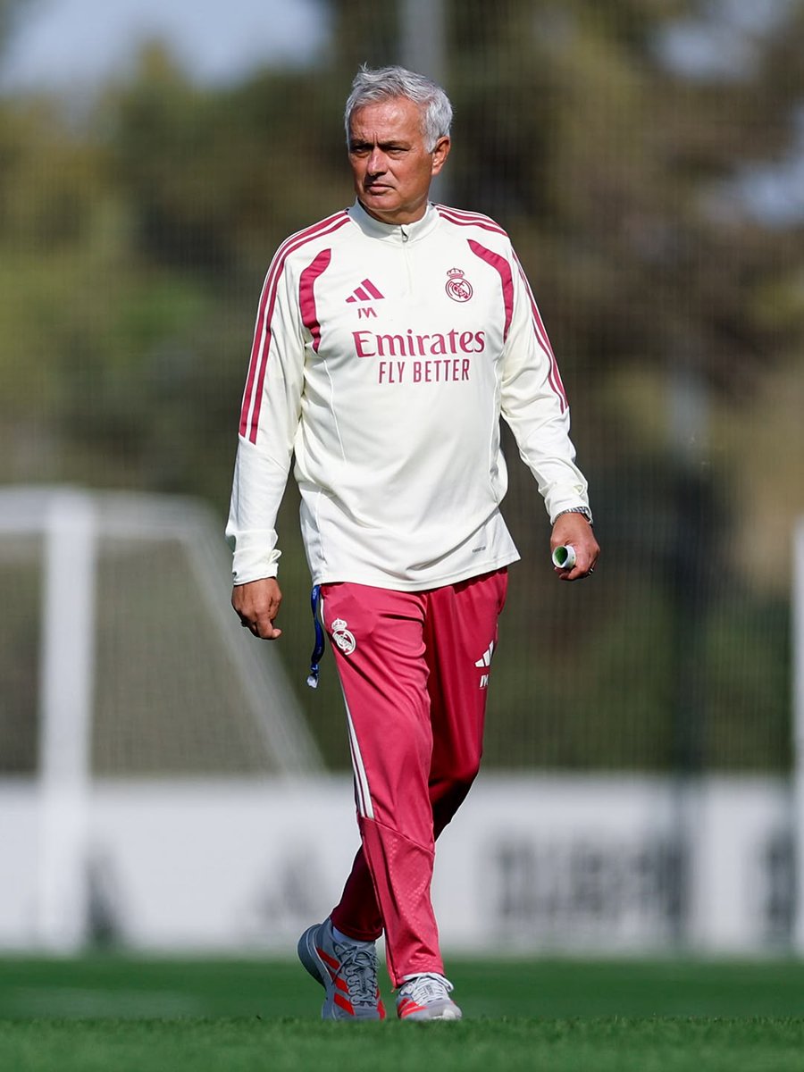 MadridXtra's tweet photo. 2 hours left until Real Madrid are back.

What XI would you like to see? https://t.co/bfSWJGE7Ok