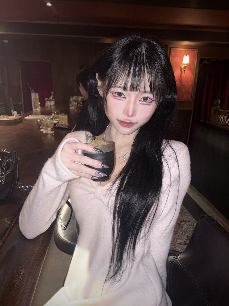 ETORI_MIKE's tweet photo. 나랑 주량 배틀 이길때까지 집 못가
참고로 나 술 엄청 쎄

그러니까 집에 가지 마 https://t.co/zsvbmrTysb