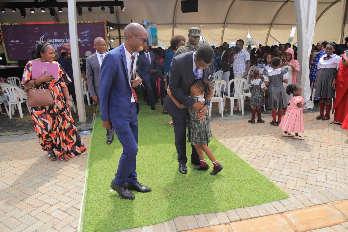 cpmayiga's tweet photo. Obwetwaze bwa Uganda okuganyula bannansi, abakulembeze b'eggwanga lino balina okusoosowaza ennyo omutindo gw'ebyenjigiriza, naddala nga bizimbibwa okuva ku musingi gwa wansi.

Leero nzigguddewo essomero Backbay Nursery and Primary School erisangibwa e Kira, lizimbiddwa ku mutindo gwa waggulu ogusobozesa abaana b'eggwanga okugunjulwa obulungi; ebizimbe birungi, obuyonjo, endiisa y'abaana, abasomesa balungi ne tekinologiya ateereddwako essira.

Embeera abaana mwe basomera esalawo kinene nnyo ku kye bafuuka nga bakuze.

#SitulaOmutindo