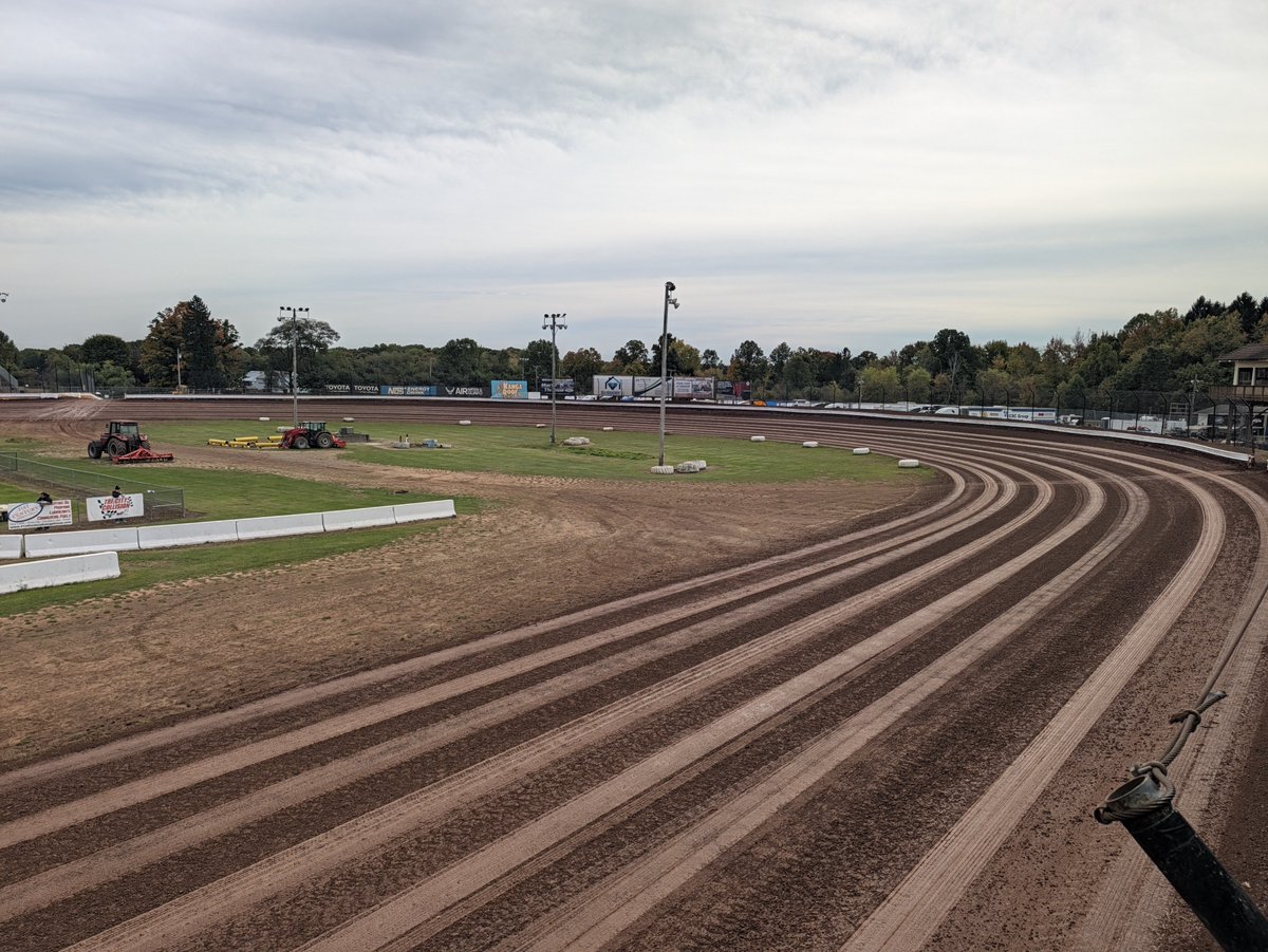 SharonSpdwy's tweet photo. We're ready for the @WorldofOutlaws Sprint Cars!

It's  the richest Sprint Car race in the history of Sharon Speedway!  The @FederatedAP "Sheldon's Buckeye Brawl" will pay $18,000 to-win and a BIG field of 410s is expected! 

The @HovisAutoSupply UMP Mods presented by A&MP Electric are also in action for $1,500 to-win with support from Mark Thomas Ford and Wedge Motorsports along with Holbrook Sewer & Excavating  and KangaRoof. 

Reserved: $45
Adult General Admission: $40
Child GA (6-12): $10
Child GA (0-5): Free
Pits: $50

Pit pass sales: 2 PM
Grandstand gates open at 4 PM
Warmups at 6:30 PM followed by qualifying
Racing at 7:30 PM

Tickets will be available at the gate; the event will NOT sell out.  Tickets are available online at https://t.co/ILYQitarOy

Reserve your camping spot: https://t.co/scZL2Y58Ay