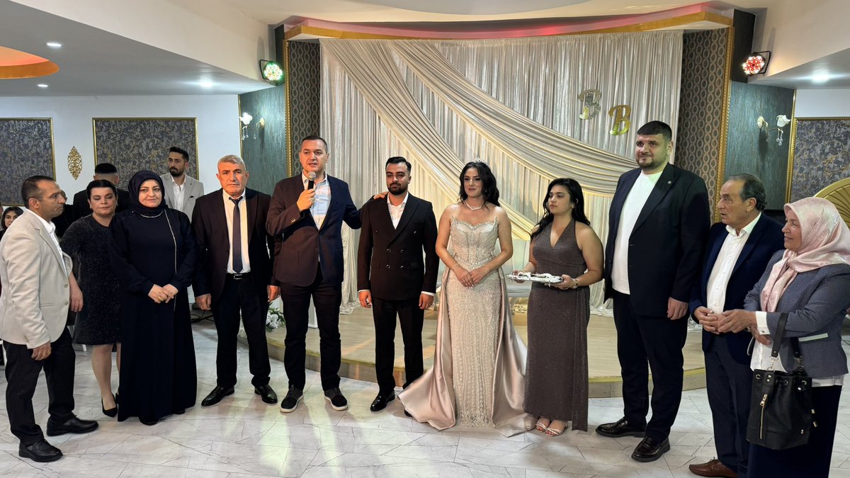 TuranYALDIR's tweet photo. 📍Aksaray 

Büşra ve Batuhan kardeşlerimizin nişan yüzüklerini taktık.

Genç çiftimize bir ömür boyu mutluluk, huzur ve sevgi dolu bir hayat diliyor, bu güzel birlikteliğin hayırlara vesile olmasını temenni ediyorum. https://t.co/Zim67ceVZo