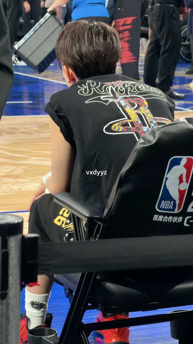 vxdyyz's tweet photo. 벤치에 앉아있는 농구선수같고 너무 그러진마… 

261010 NBA FANDAY
#에반 #EVAN #희승 #HEESEUNG https://t.co/eqIVNcWEYF