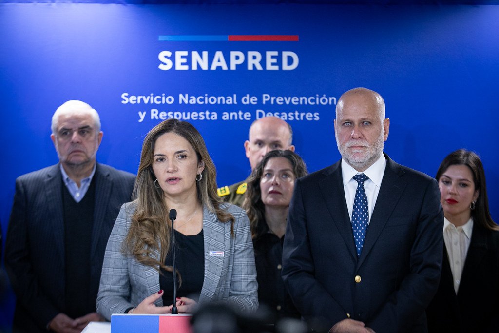 El_Exorcista_'s tweet photo. La directora de Senapred, organismo encargado de haber enviado la alerta SAE a Las Condes, es Alicia Cebrián López, nombrada por Gabriel Boric en 2024, es simpatizante del FA y Venezolana de nacimiento.
¿Se entiende, cierto?
👇👇👇👇👇👇👇👇👇👇👇👇👇 https://t.co/FPekxGoDKF