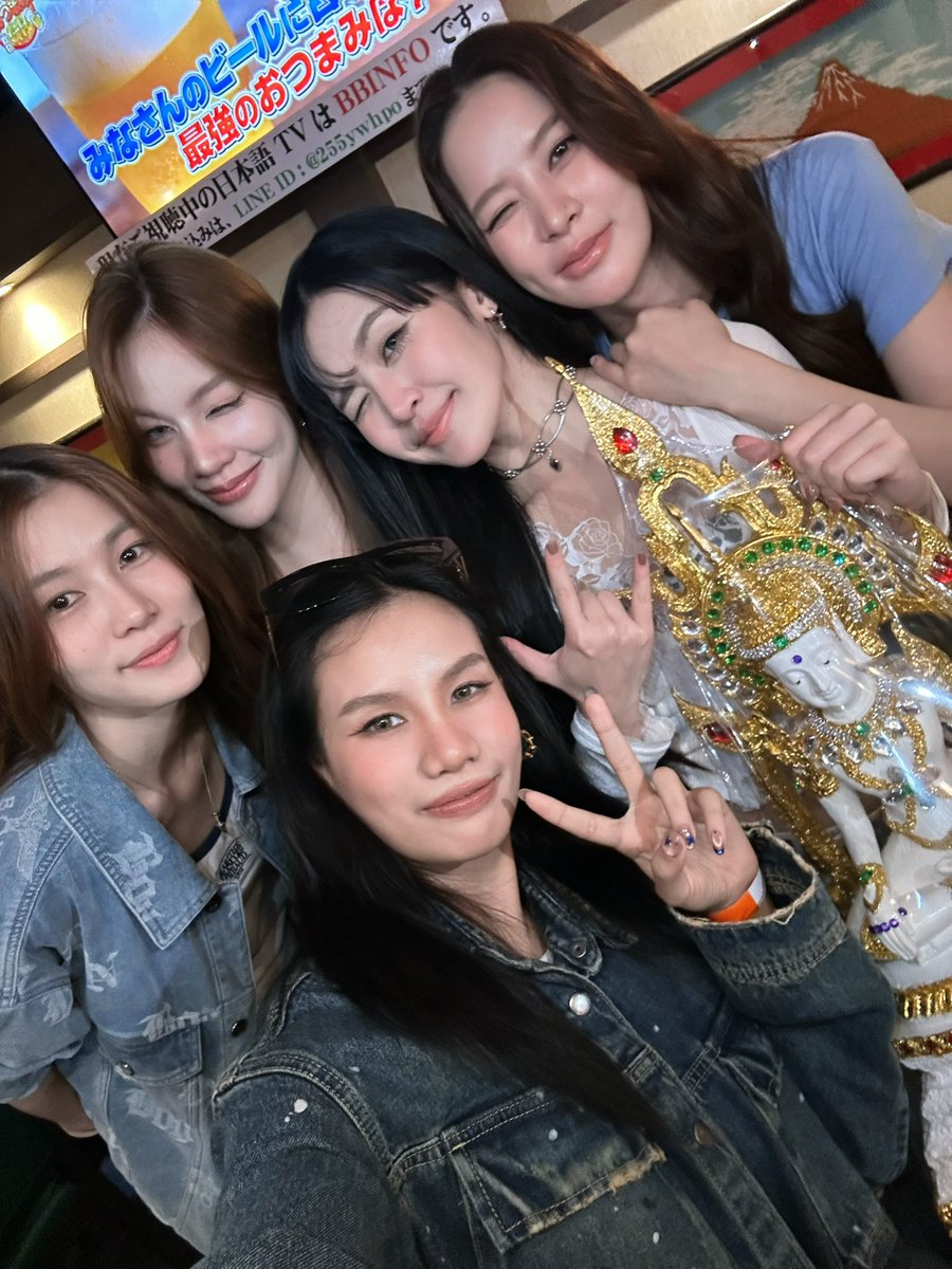 pindanitaaa's tweet photo. คนเก่งของพวกเราในวันนี้ มีความสุขมากๆน้าาา
#MYYUsBDCelebration https://t.co/AQaRFgkoJZ