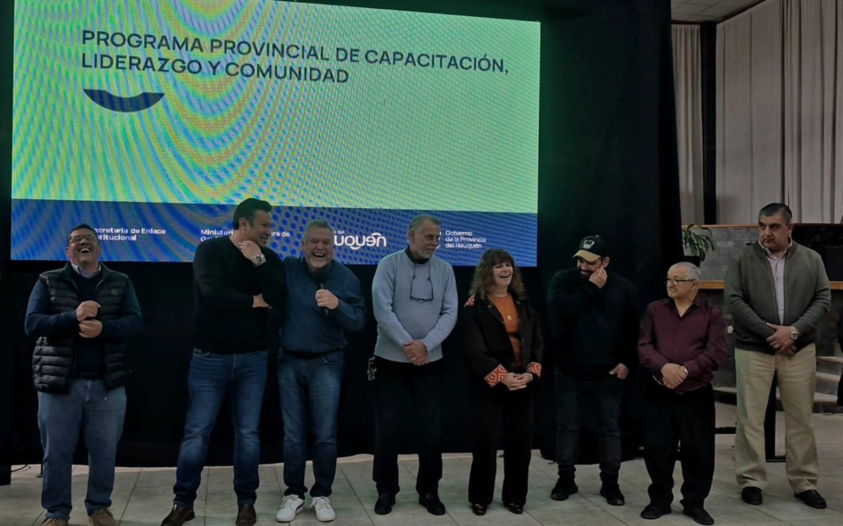 tanapasqualini's tweet photo. 🧑🏽‍🎓 Finalizó la capacitación “Liderazgo y Comunidad”, una iniciativa del Gobierno provincial que fortalece el trabajo comunitario a través de herramientas en educación financiera, emprendedurismo, comunicación, liderazgo y trabajo en equipo. 🤝💙 https://t.co/je7LRH6yoZ
