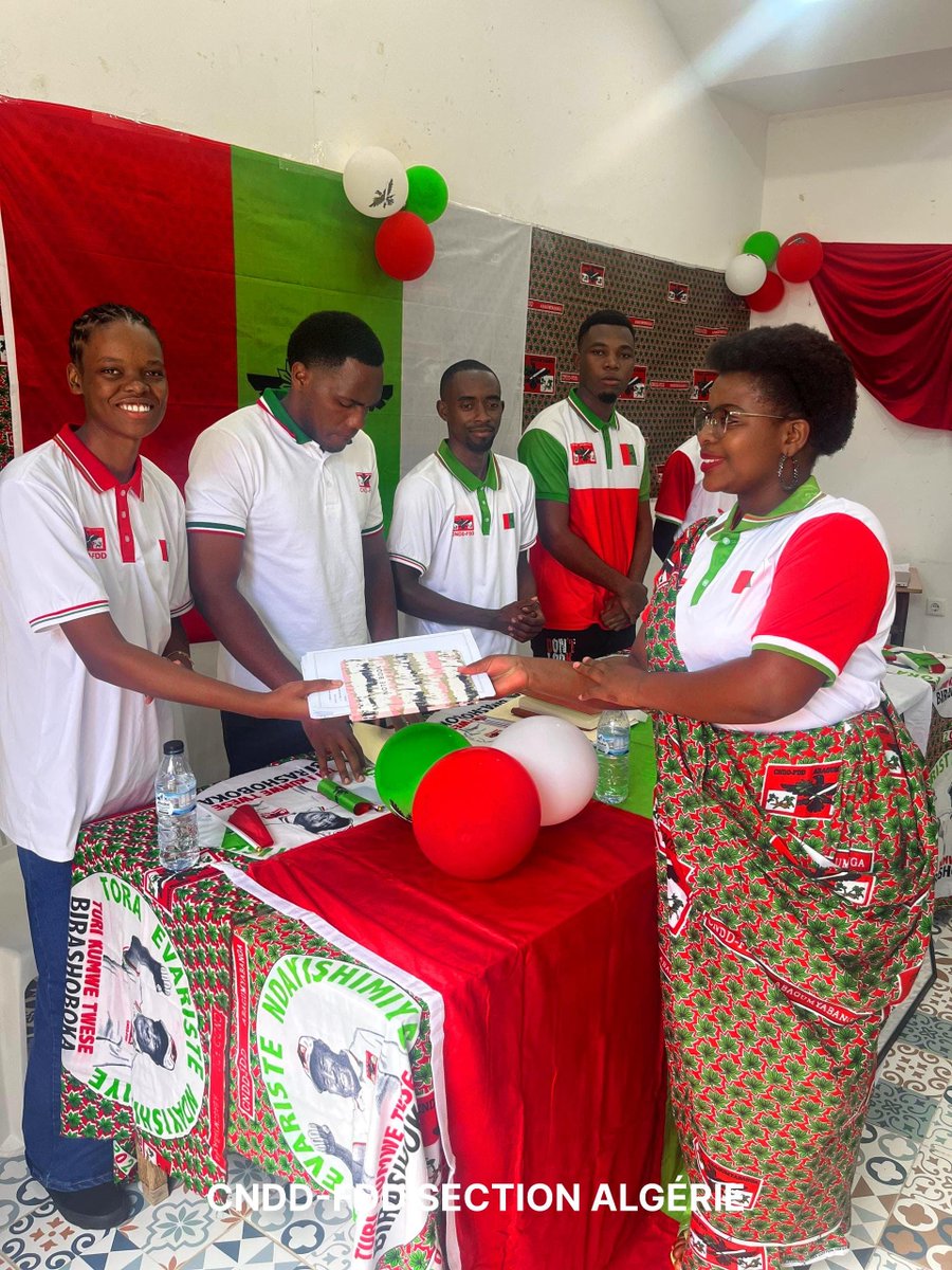 CnddFddAlgerie's tweet photo. Muri ivyo birori nyene, haciye haba ibisikanya ry’abari basanzwe barongoye  ico gisata hamwe nabari bahejeje kwemezwa n’ikoraniro kaminuza.@CnddFdd @CnddFddAlgerie https://t.co/PsFMthS9XI