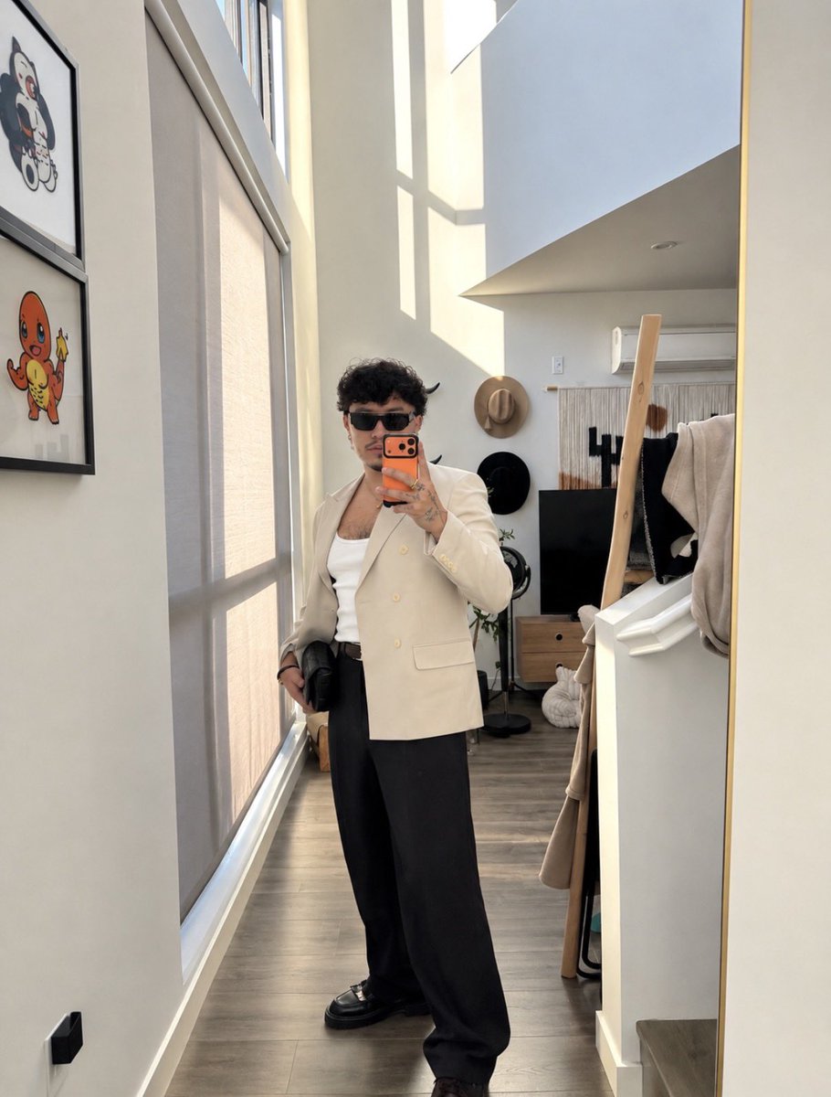 j_thebuilderr's tweet photo. OOTD ☀️ https://t.co/E4H2n7Iot5