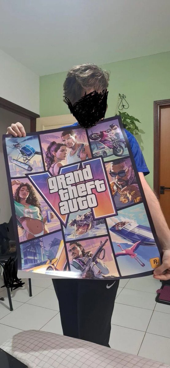 GTA6VicePulse's tweet photo. 🥰ROCKSTAR SENT A FAN A GTA 6 POSTER

A fan from Brazil casually wrote to a Take-Two executive, sharing his love for the series and asking for a poster for his room

AND THEY ACTUALLY REPLIED

Some time later, a gift arrived straight from Rockstar’s office https://t.co/SDTMMpySka