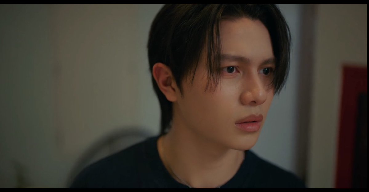 flomultistan's tweet photo. have you ever seen someone look this taken aback 😭 #YouManicSeriesEP7 https://t.co/qofn45oZTr