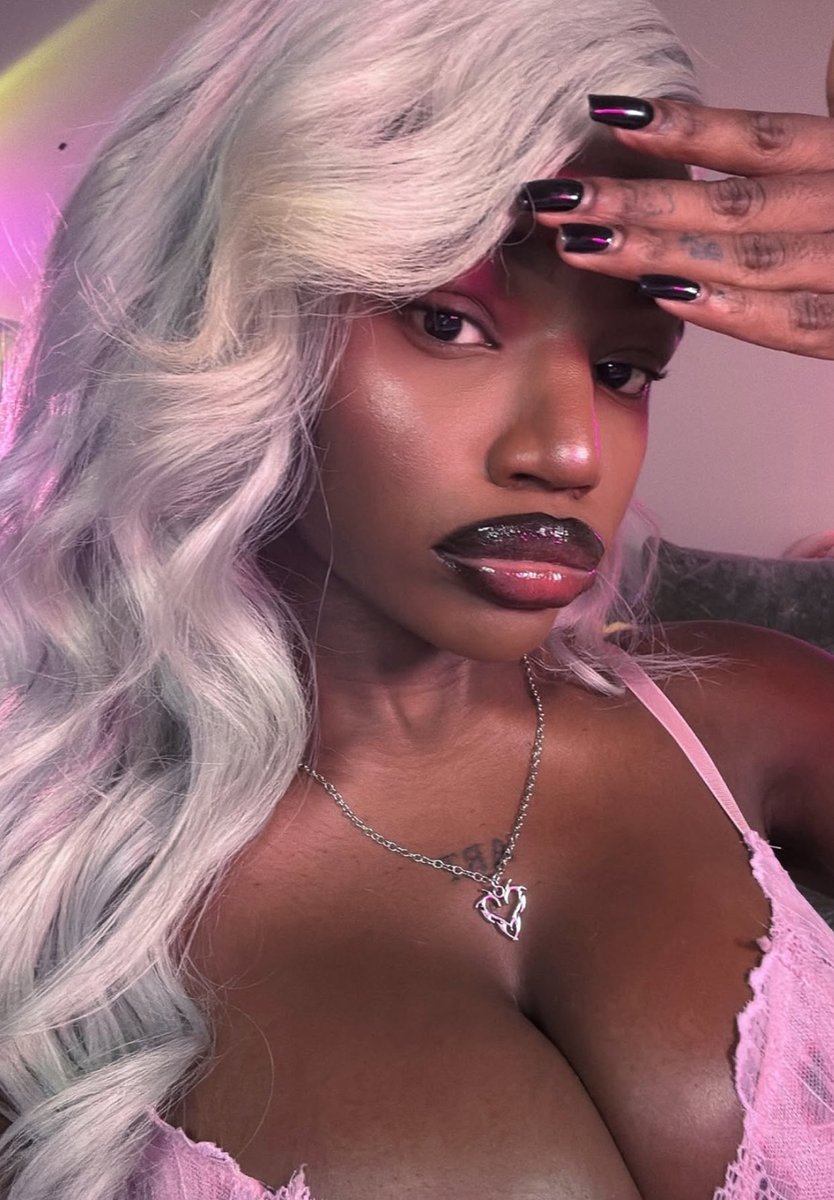 Annad291's tweet photo. @TaylorNuONu 😋🤤 https://t.co/t3BhQb6EWU